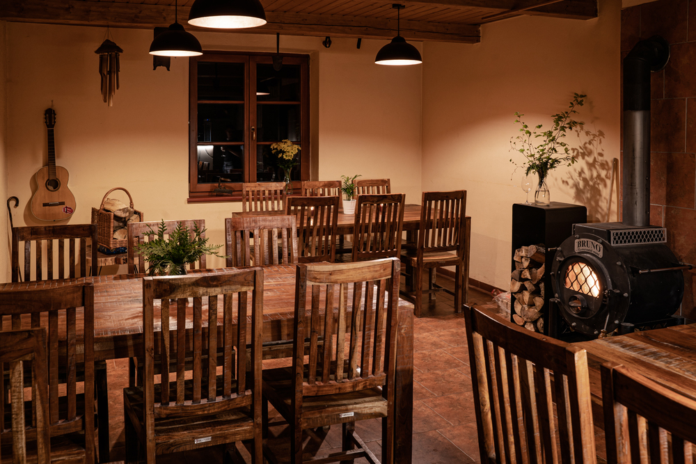 Velká společenská místnost k pronájmu v chalupě Bišík